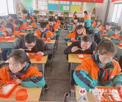 河南淅川县第四小学： 撑起师生饮食安全“爱护伞”