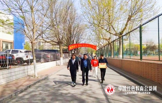 立功喜报送家中  拥军优属暖军心