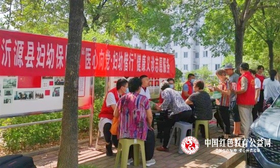 【城东社区】送清凉 免费义诊活动