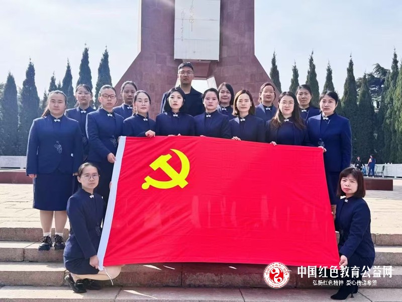 “缅怀革命先烈   赓续红色血脉 ——洛阳市实验幼儿园开展“清明祭英烈”活动”
