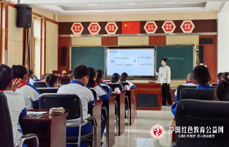 “内蒙古兴安盟乌兰浩特市和平一小青蓝工程系列活动侧记”