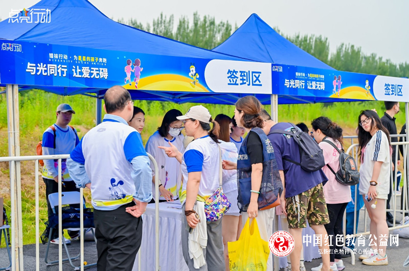 “与光同行让爱无碍”错袜行动公益跑在京温暖举行 以奔跑传递包容