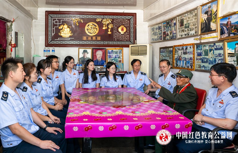 税月映丹心：倾听老英雄讲述党史故事，青年税务人接续服务初心
