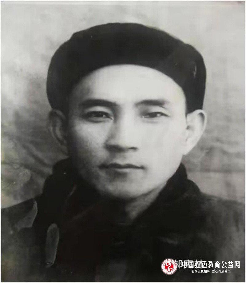 “一脉红根传家久，世代初心映山河”