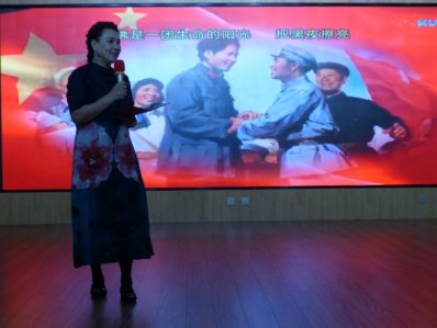 <b>重温红色经典 感悟伟人情怀</b>